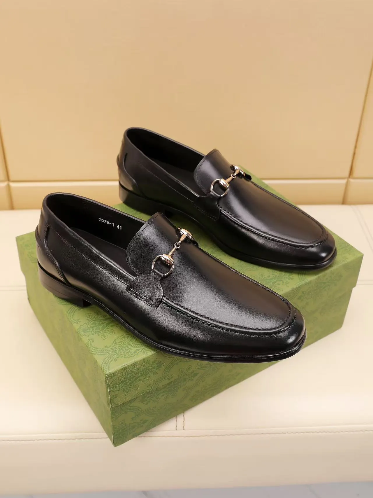 Men's men's shoes 💰440 🆘【GUCCI】Gucci ·🐂里· Hot-selling beanie shoes, top brand luxury, top quality, latest fashion beanie shoes.. The upper is made of original high mercerized smooth cow suede. (Full top-layer water-dyed 🐂 leather and lining). The original stylish and stylish soft rubber wear-resistant and non-slip outsole is light and comfortable on the foot, available in 2 colors! Matching code: 39-45 (38.46. Customized)